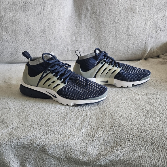 Nike Other - RARE Nike Air Presto Flyknit Men's 9 Low Running Shoes Navy Blue